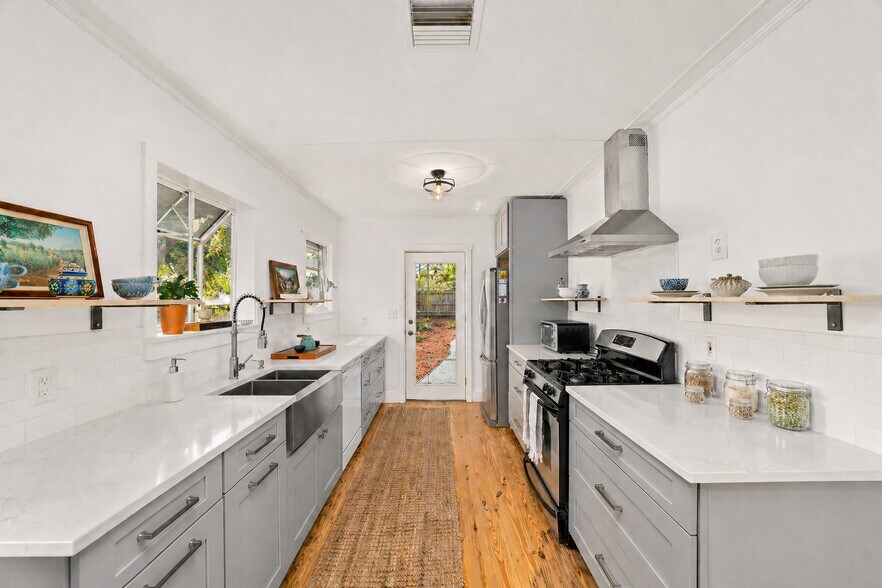 Building Photo - 221 S M St