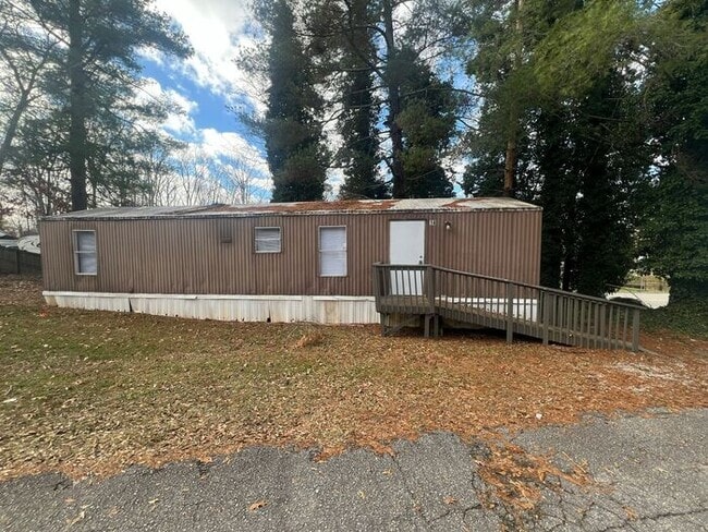 Primary Photo - Perfect Family Home: 2 Bed, 1 Bath Apartme...