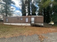 Building Photo - Perfect Family Home: 2 Bed, 1 Bath Apartme...