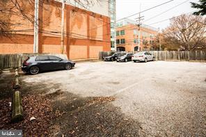 Building Photo - 824 S Bond St