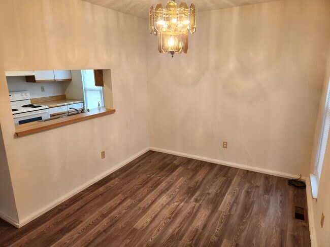 Building Photo - 944 Ravine Dr