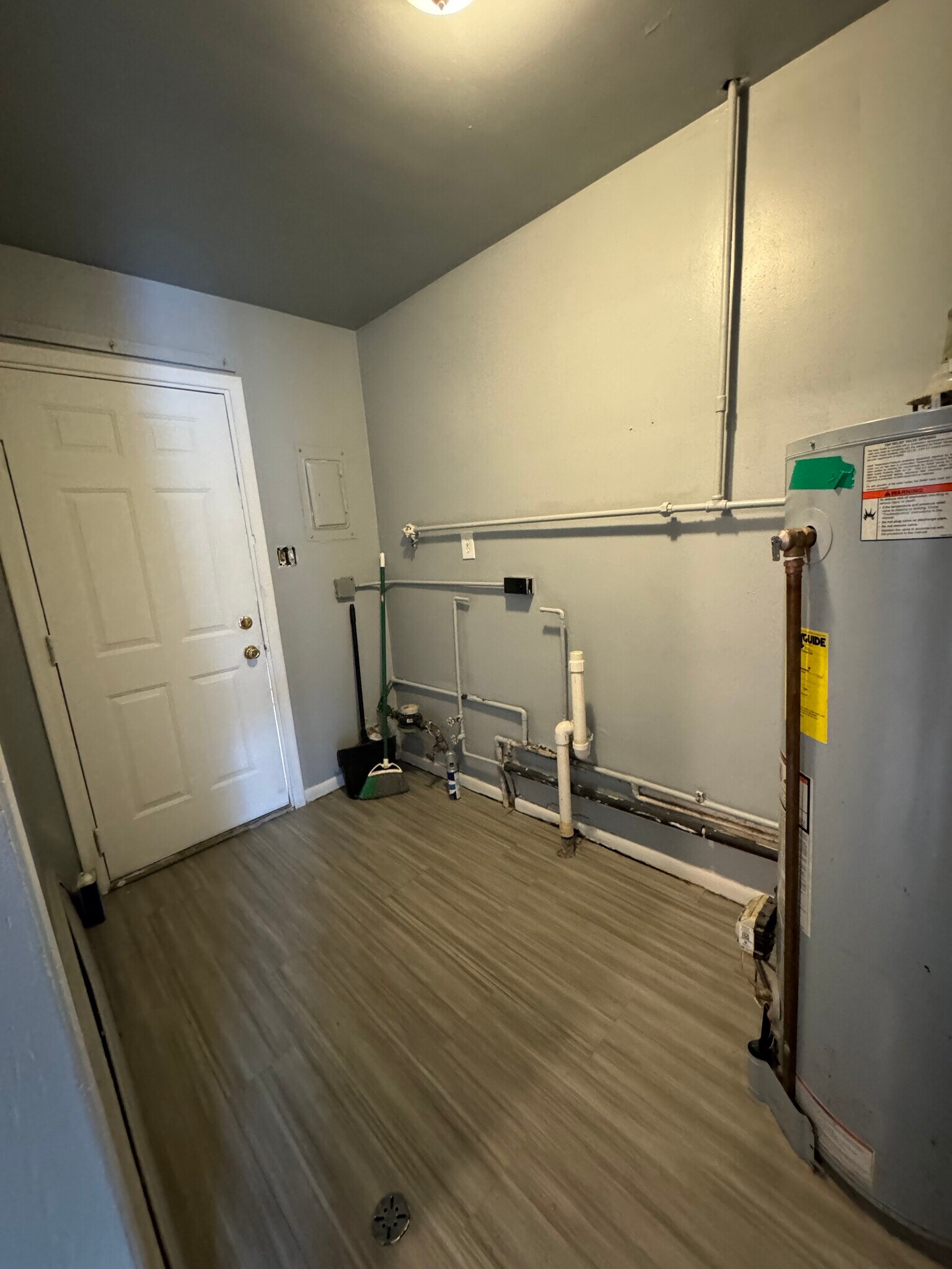 Washer/Dryer Hookup and Backdoor - 7464 Southfield Fwy