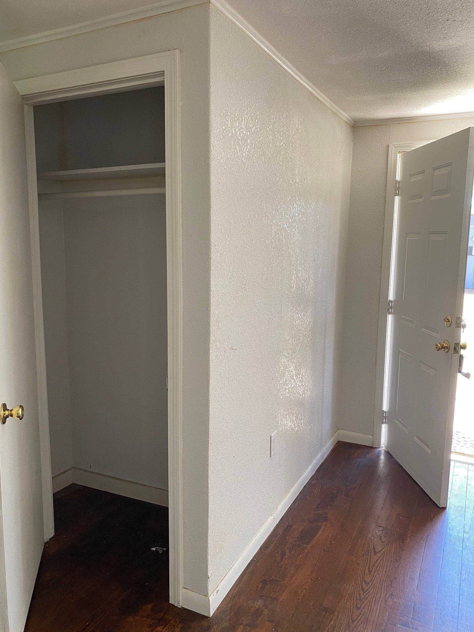 Coat Closet - 822 S Woodland Ave