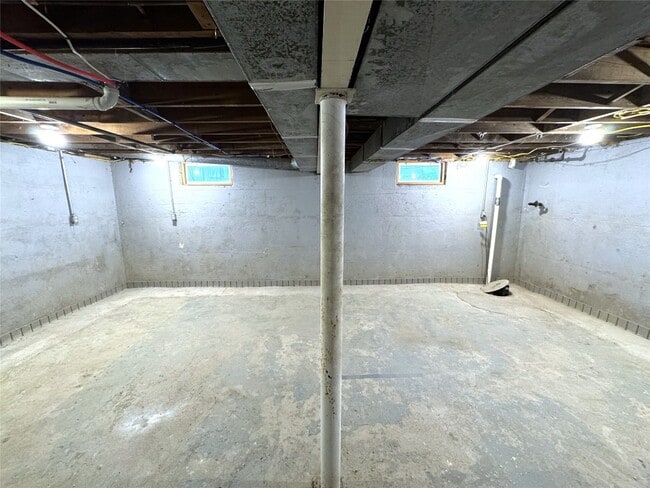 Building Photo - 608 Winston Dr