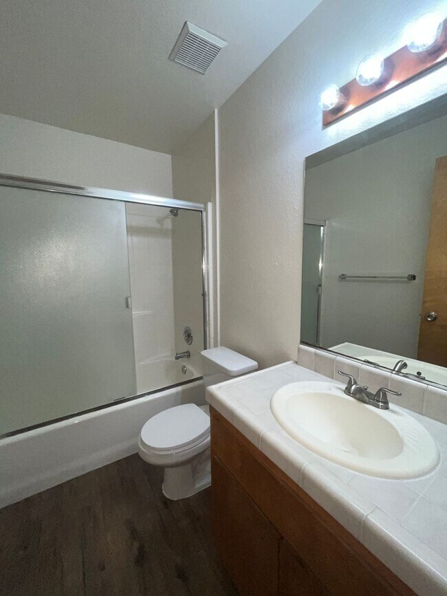 Building Photo - 1281