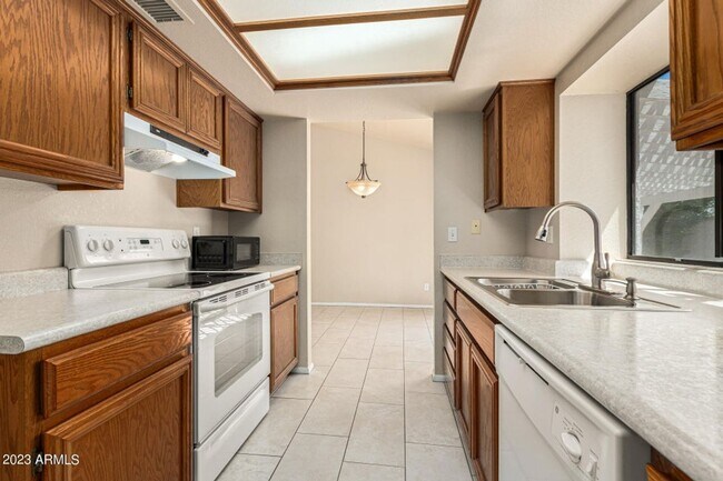 Building Photo - Gorgeous 2/2 bed/bath in North Phoenix by ...