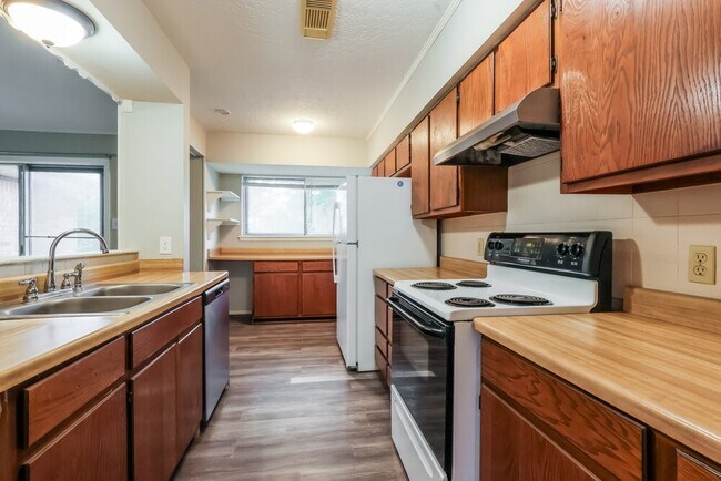 Building Photo - 200 Montrose Cir