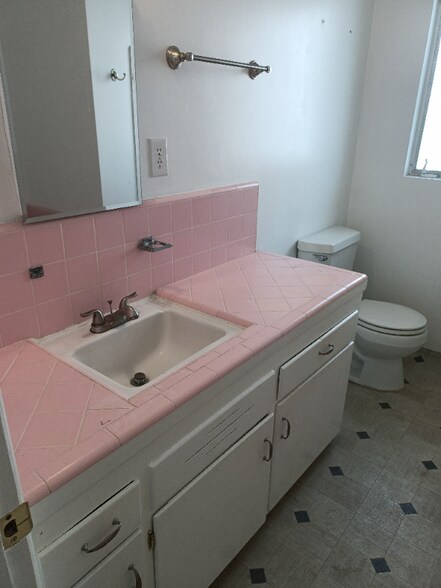 Building Photo - 1128 S Bedford St