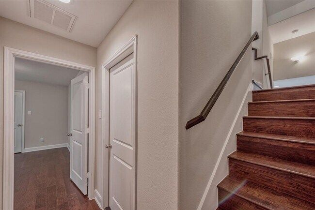Building Photo - 4135 Du Pont St