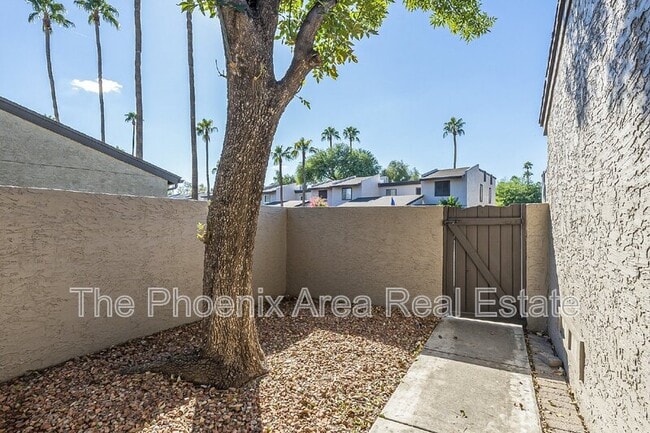 Building Photo - 2232 W Lindner Ave