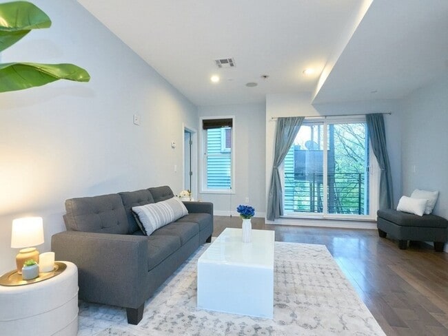 Building Photo - 186-188 Paris Street Unit 5