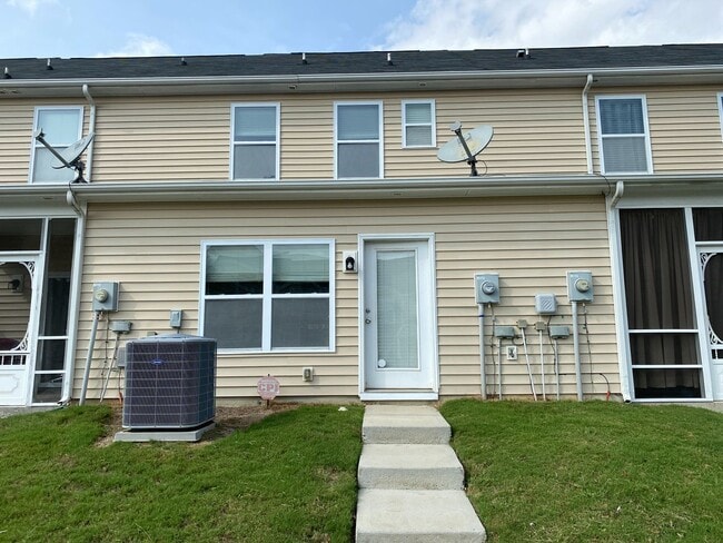 Building Photo - Beautiful Townhome located in the Cedar Mill Complex!