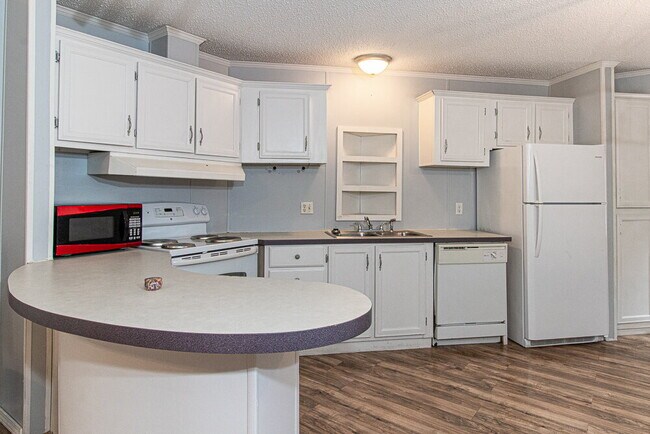 Building Photo - "Charming 2-Bed, 2-Bath Mobile Home Retrea...