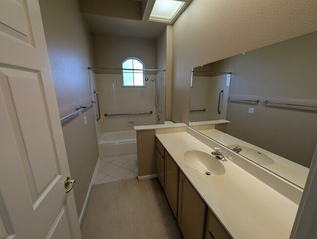 Building Photo - 7090 Lost Lake Ln