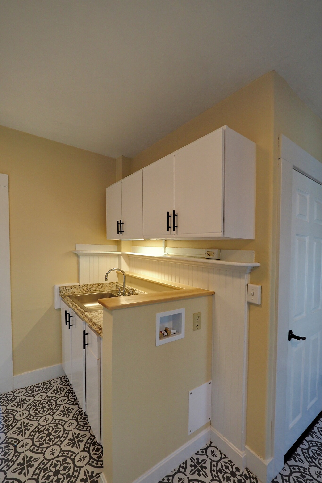 Building Photo - 197 Western Ave