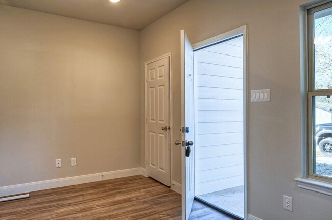 Building Photo - 9638 WARM Spgs