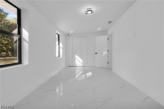 Building Photo - 356 New York Dr