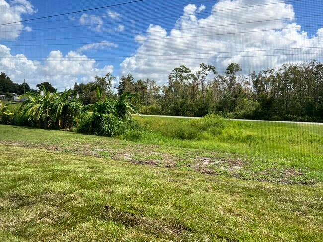 Building Photo - 567 Queensbridge Dr