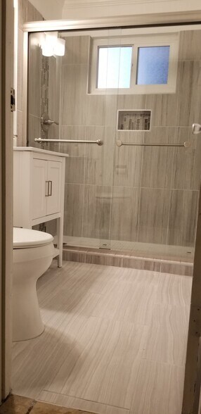 Building Photo - 845 Apgar St