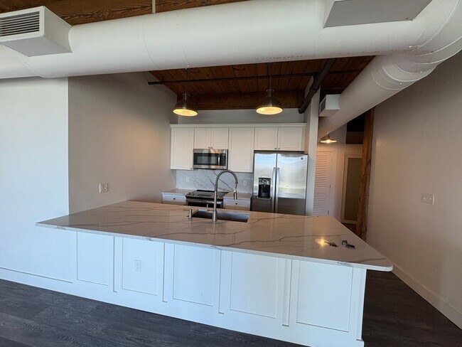 Building Photo - 385 Worthington St