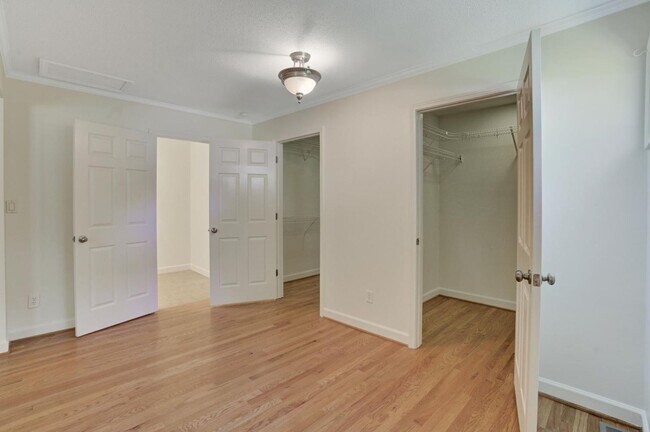 Building Photo - 121 Marshdale Ave SW
