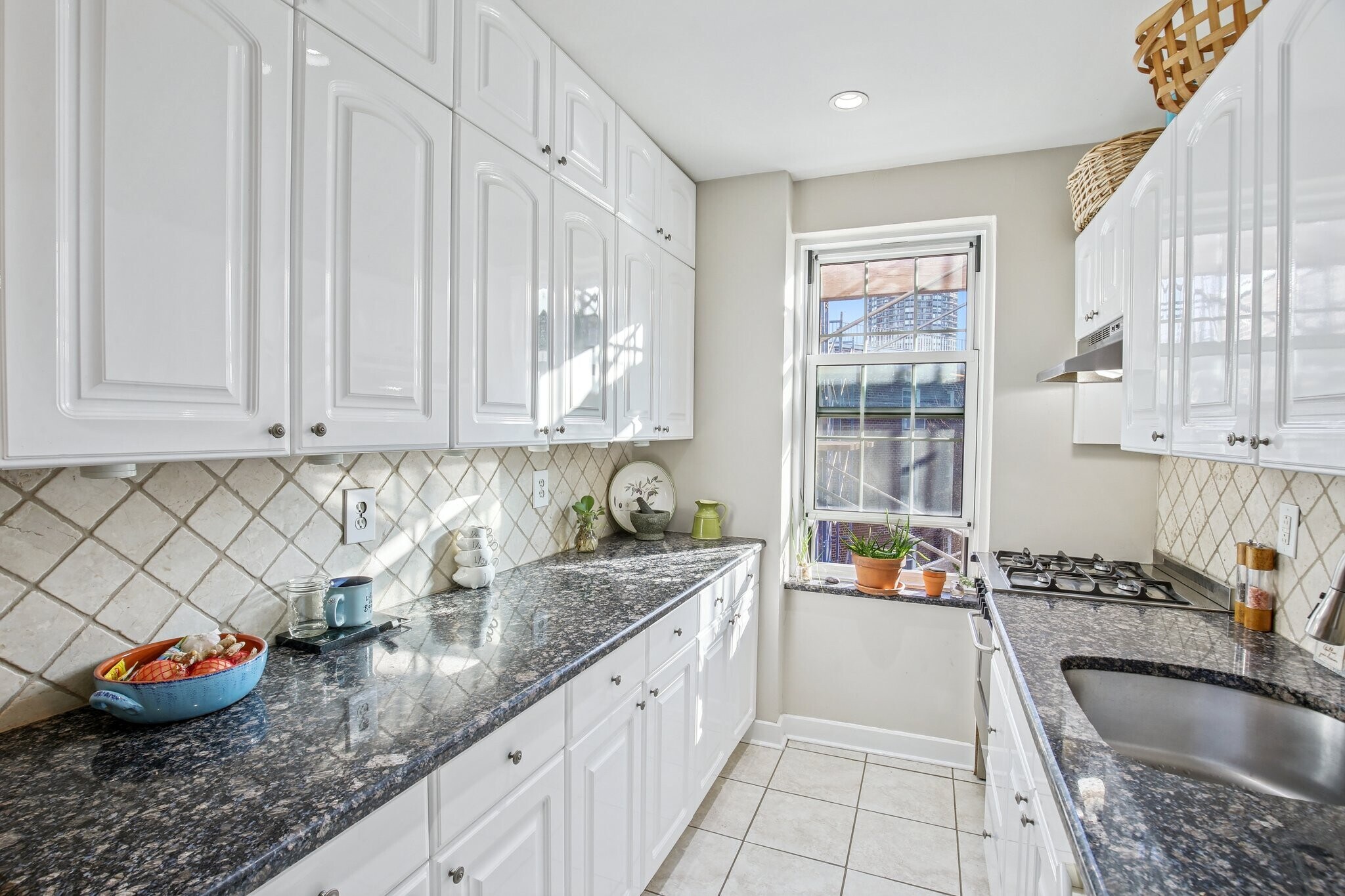 Kitchen - 8600 Boulevard East