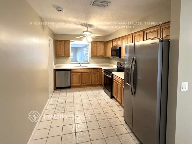 Building Photo - 2540 SW 11th Ct