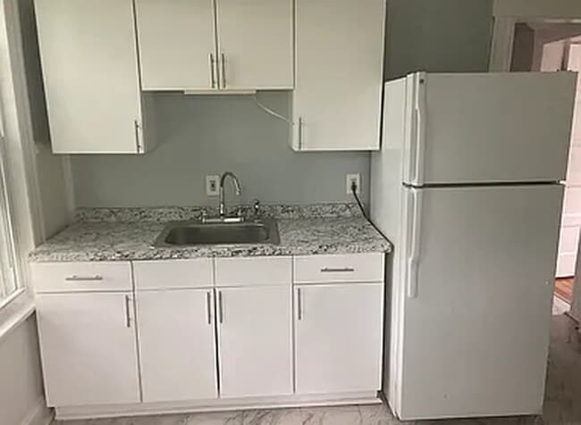 Building Photo - 123 Harmony St