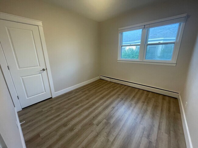 Building Photo - 520 16th St