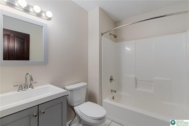 Building Photo - 273 Four Seasons Dr
