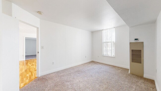 Building Photo - 601 W 11th Ave