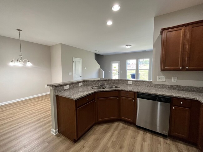 Building Photo - Corner Unit 3BD, 2.5BA Townhouse in North ...