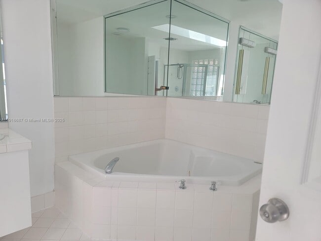 Building Photo - 14765 SW 132nd Pl