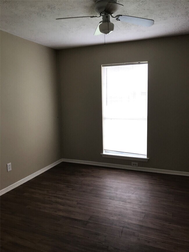 Building Photo - 12127 Troulon Dr