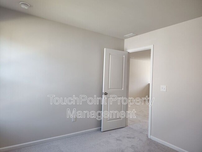 Building Photo - 3247 Crawford Ave