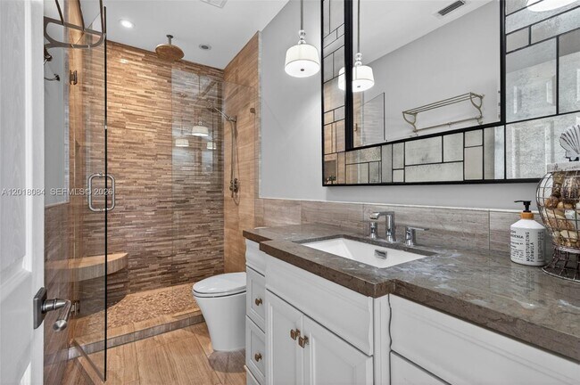 Building Photo - 2538 Montclaire Ct