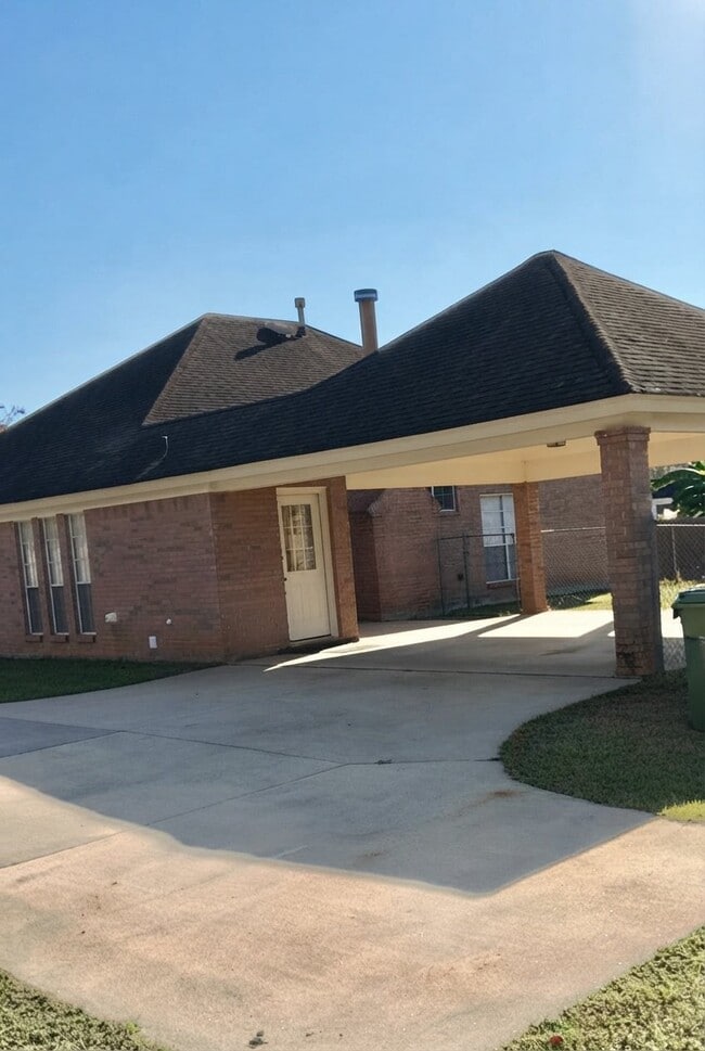 Building Photo - 7300 Senderson Ct
