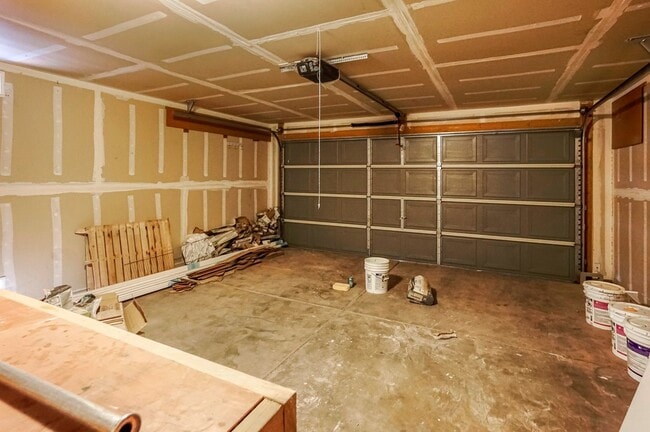 Building Photo - 4663 S Valley Rd