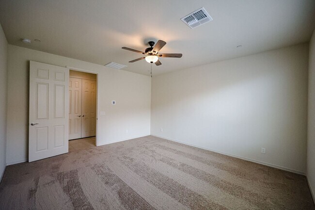 Building Photo - 4 Bedroom + Den in Foothills at Northpointe