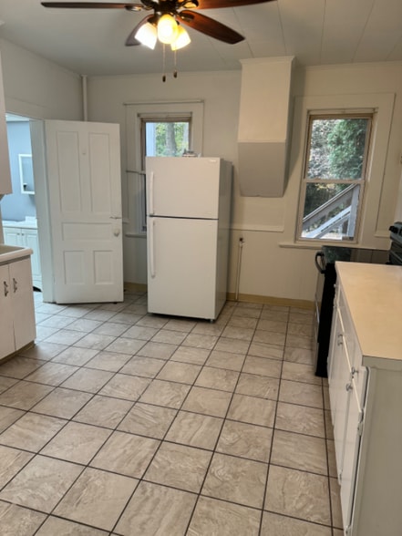 Building Photo - 4XX Leggett St