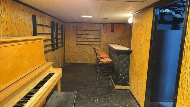 Building Photo - 198 Skycrest Dr