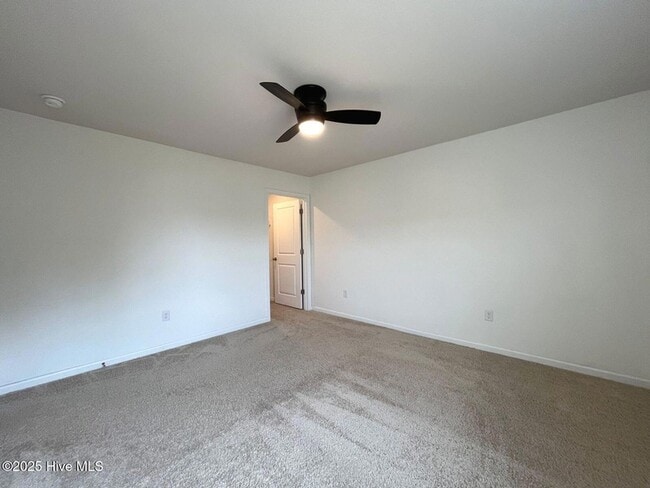 Building Photo - 275 Roberts Pl