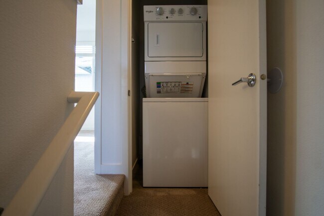 Building Photo - St. Johns-Sleek Modern Townhouse Ready Now!