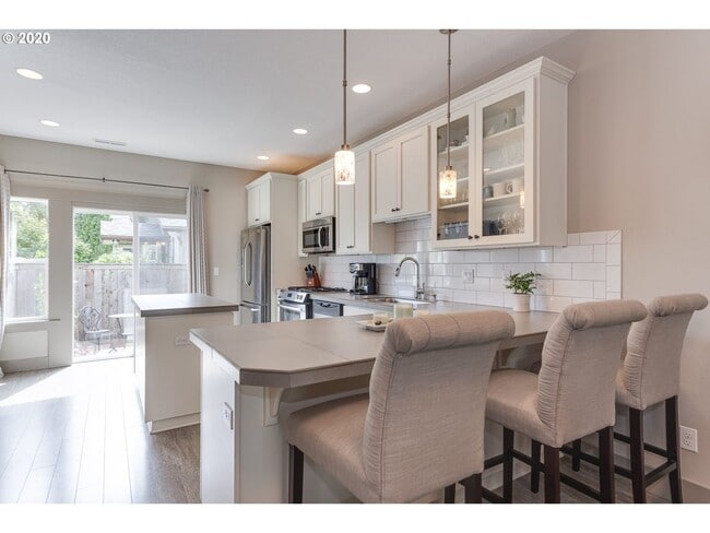 Building Photo - Incredible 2 Bed 1.5 Bath + Den  in N Portland near Peninsula Park! A/C and More!