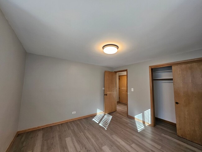 Building Photo - 6788 N Sauganash Ave