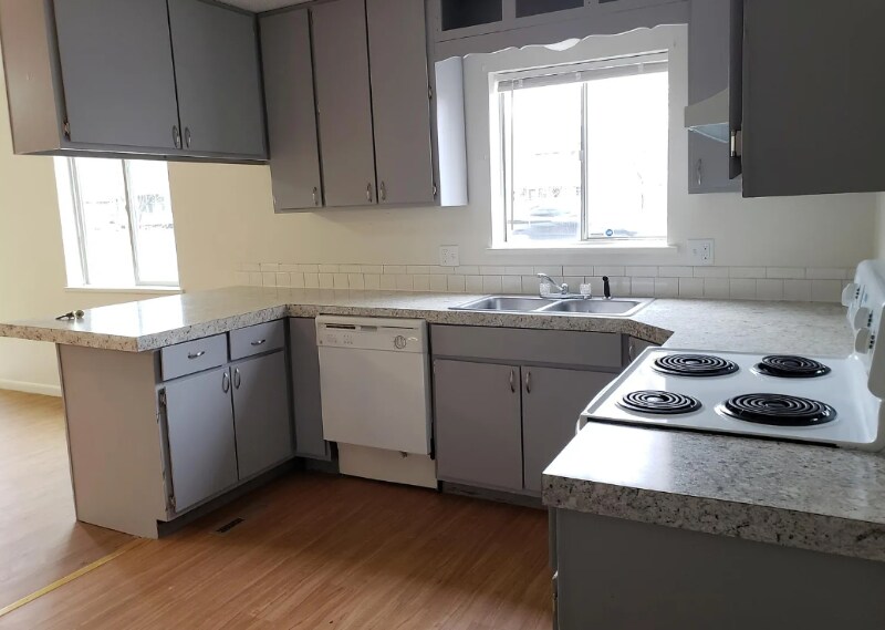 Building Photo - 804 E 7th St