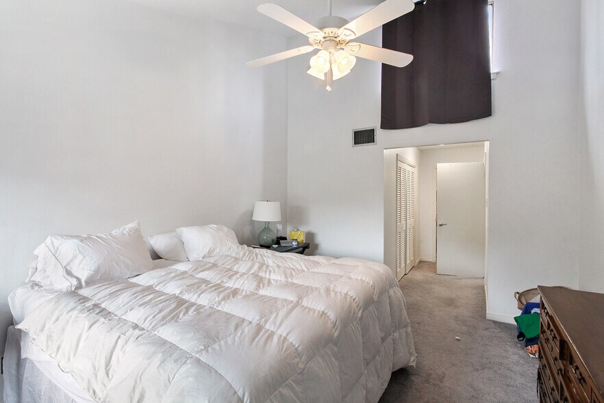 Building Photo - 5421 Constance St