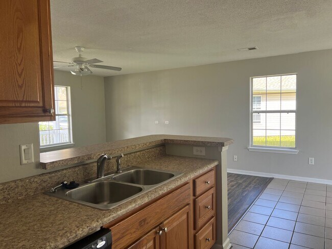 Building Photo - 5020 Sandlake Ct