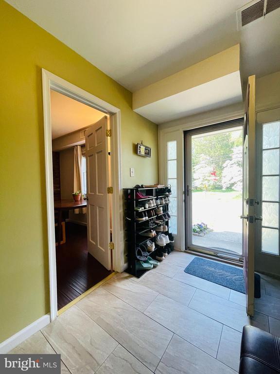 Building Photo - 928 Venice Dr