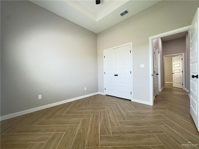 Building Photo - 907 Durango Dr